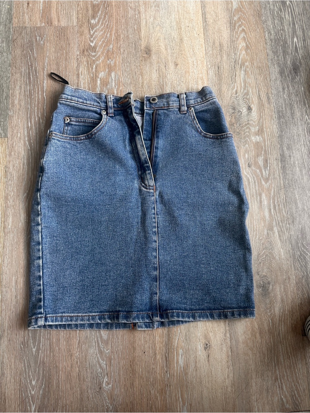 Arizona Jean Company Blue Denim Pencil Skirt - Classic High-Waist Style. Size 4 - Picture 3 of 3